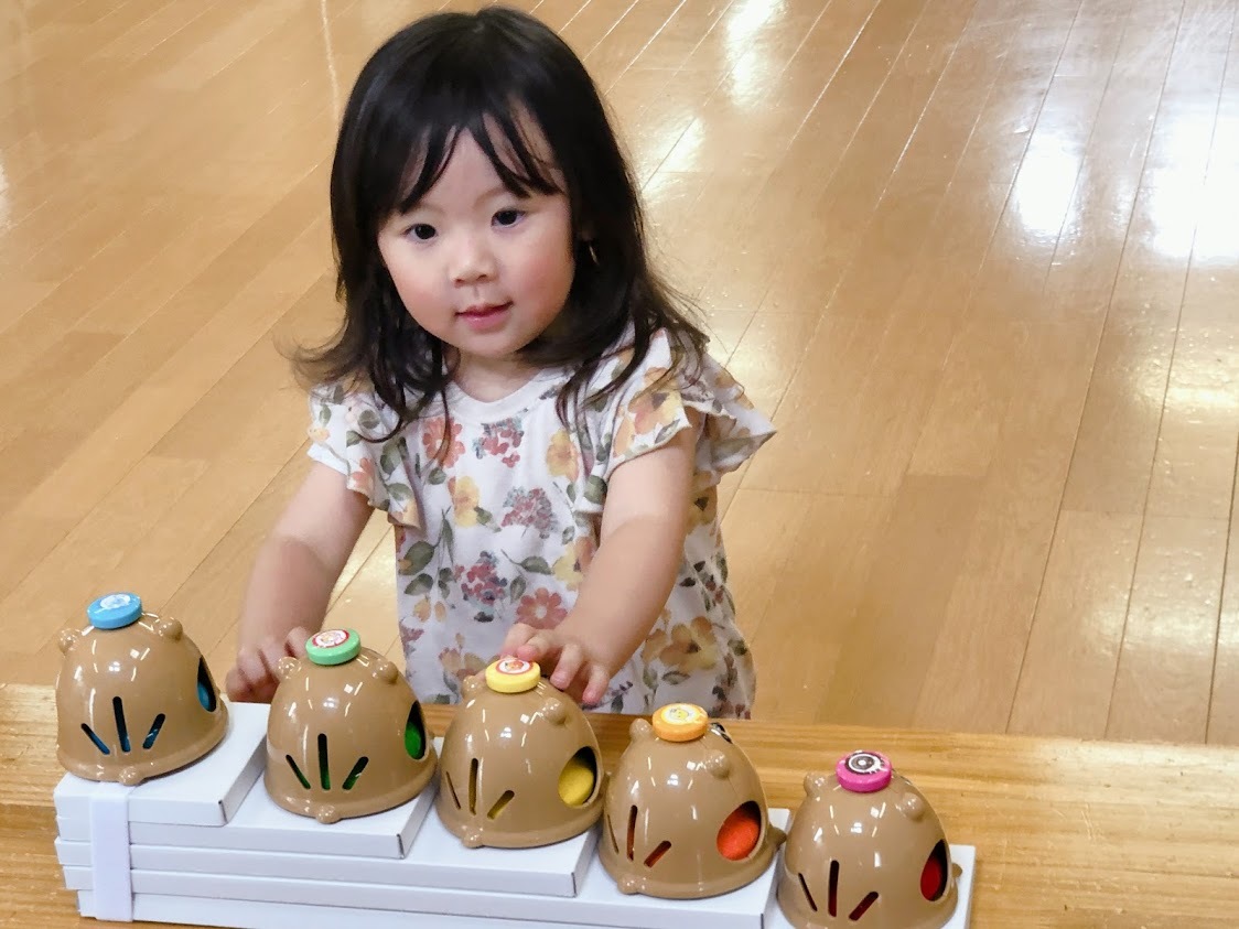 楽しいレッスン、ピアノは4歳から可能です。