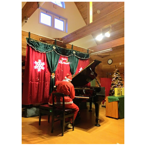 サンタさんのピアノ演奏